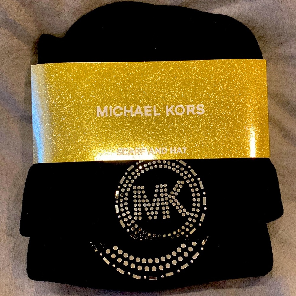 **NWT** Michael Kors scarf and hat set